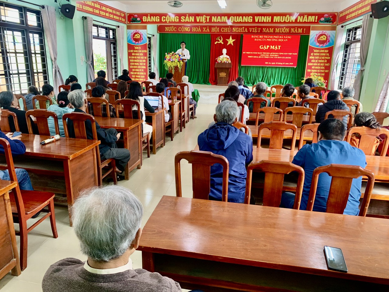 Phường Hội An tổ chức gặp mặt kỷ niệm 96 năm Ngày thành lập Đảng Cộng sản Việt Nam tại khu vực Cẩm Kim.