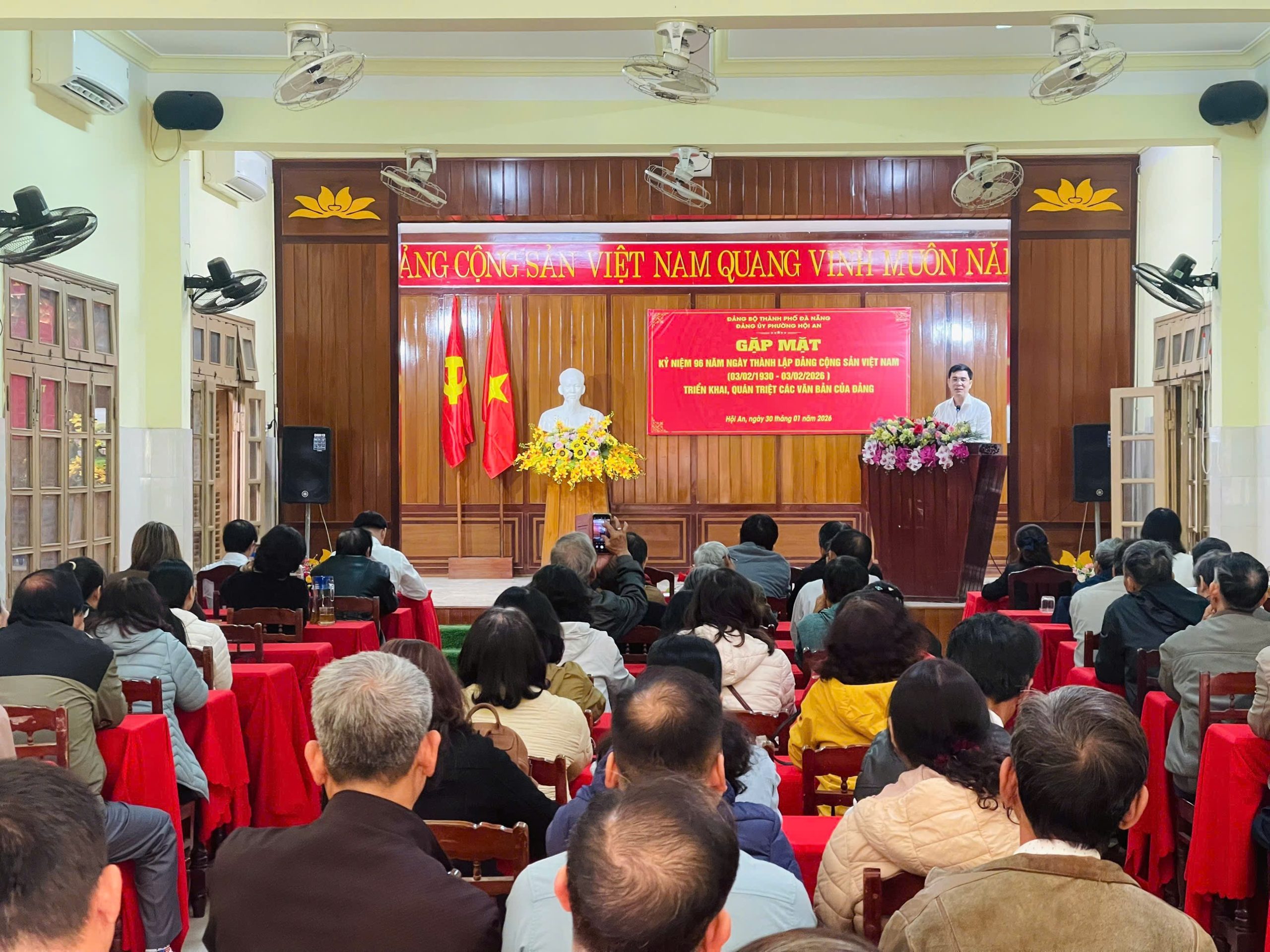 Đảng ủy phường Hội An tổ chức gặp mặt kỷ niệm 96 năm Ngày thành lập Đảng Cộng sản Việt Nam