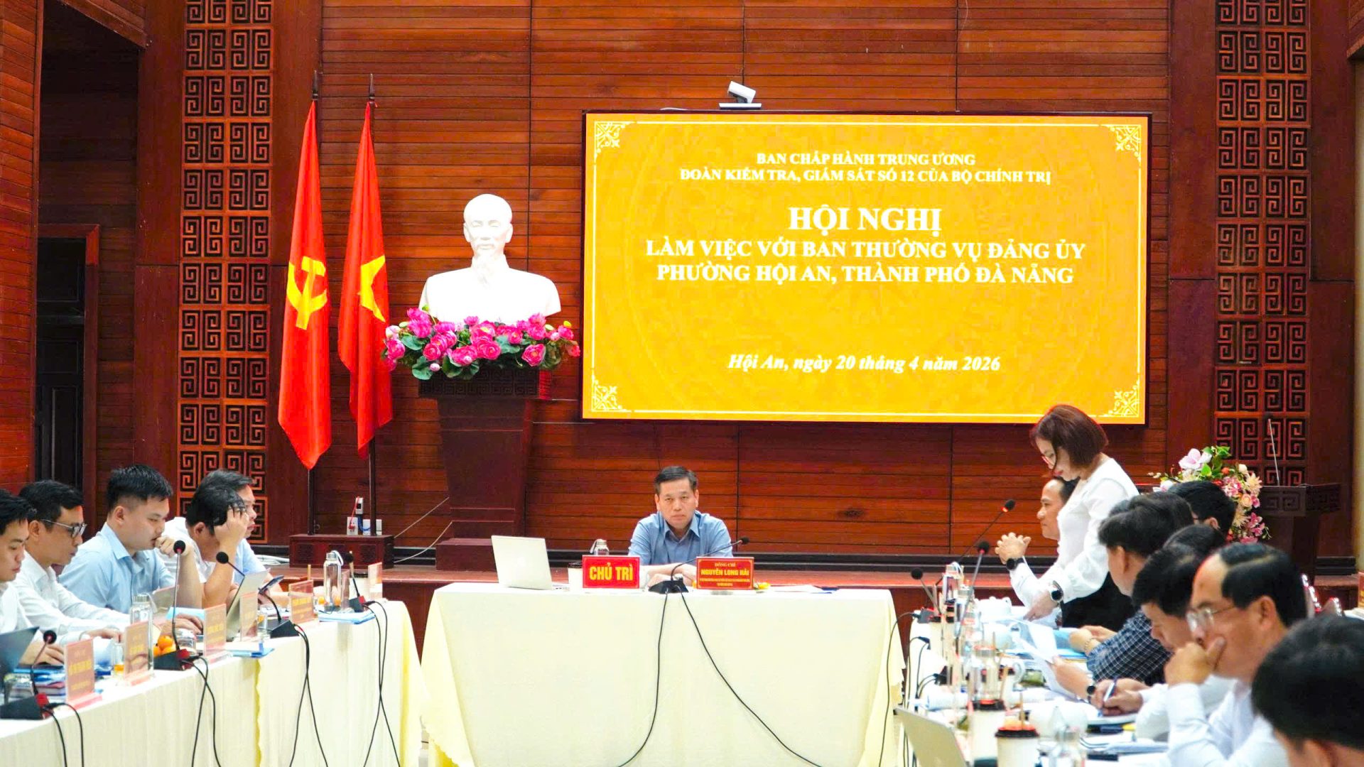 Đoàn kiểm tra của Bộ chính trị taị phường Hội An