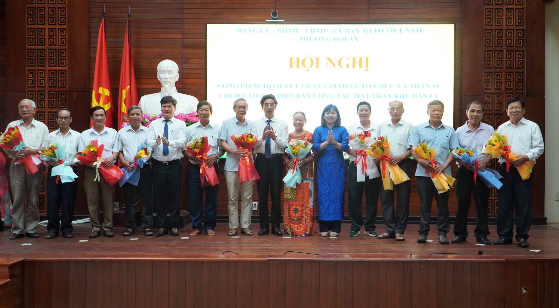 Hội nghị công bố nghị quyết, quyết định về tổ chức và nhân sự Chi bộ, Tổ dân phố, Ban Công tác Mặt trận khu dân cư