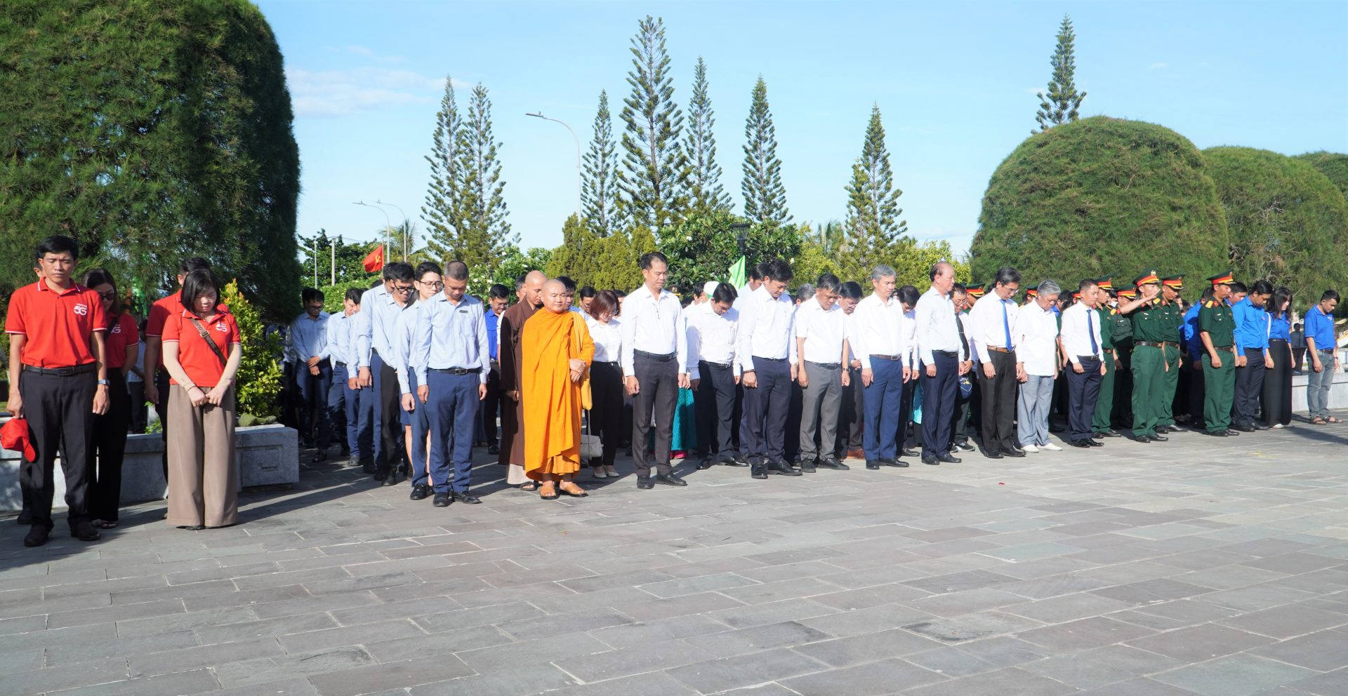 Lãnh đạo và Nhân dân phường Hội An cùng các địa phương dâng hương, viếng Nghĩa trang Liệt sĩ nhân kỷ niệm 79 năm Ngày Thương binh – Liệt sĩ