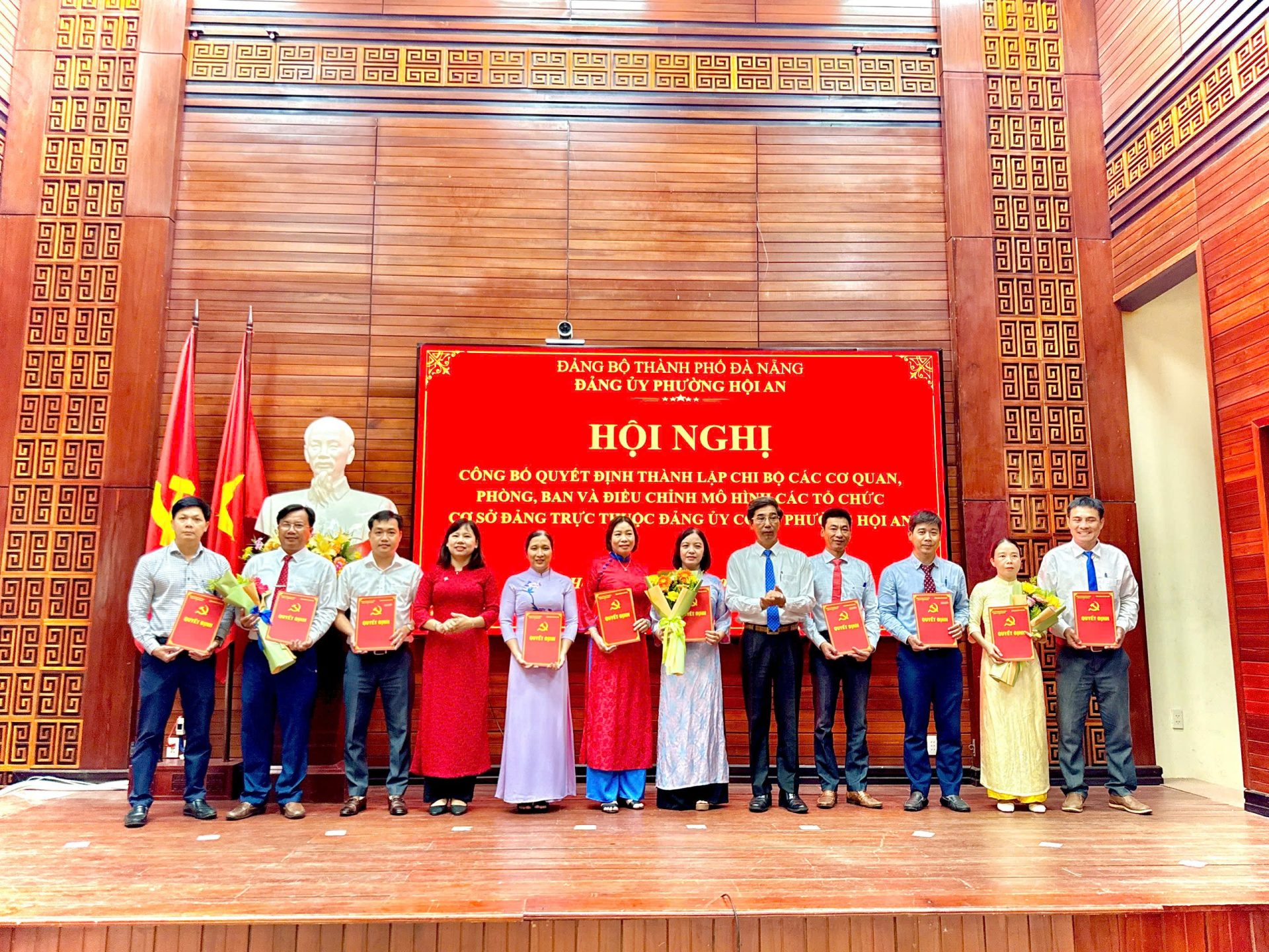 Đảng bộ phường Hội An công bố quyết định thành lập 11 chi bộ trực thuộc