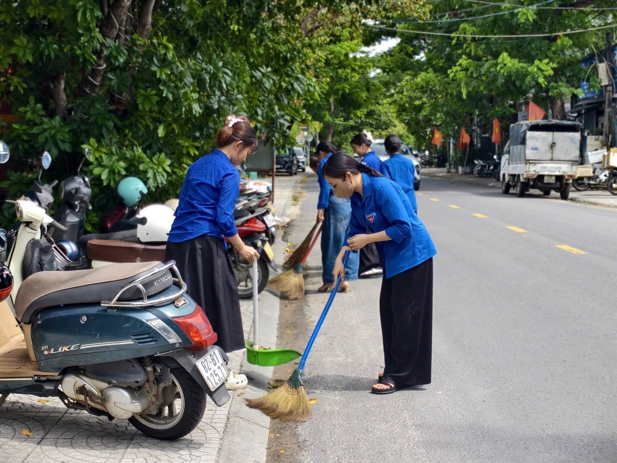 Tuổi trẻ phường Hội An ra quân “Ngày Chủ nhật Xanh”