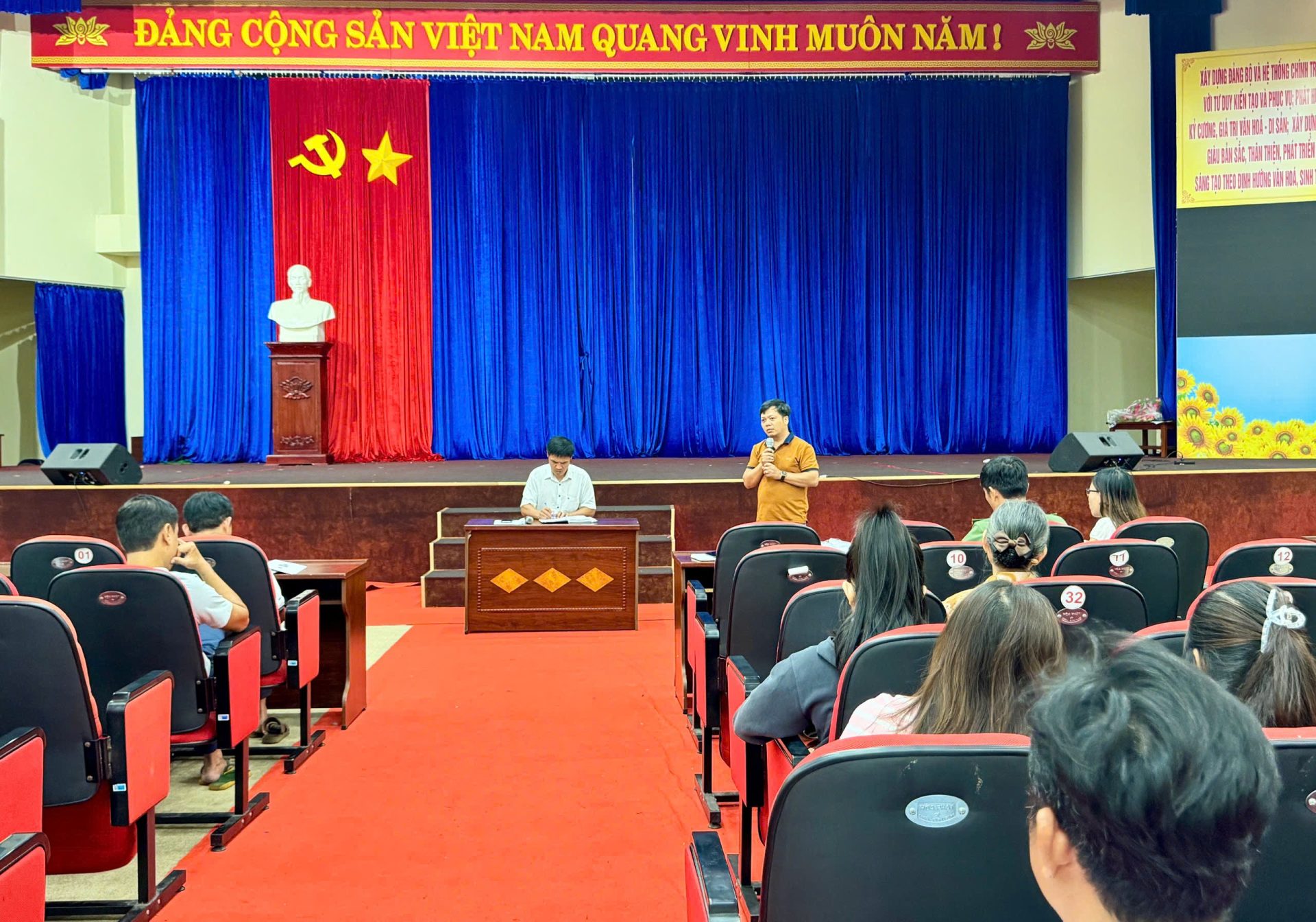 Hội An tăng cường hướng dẫn, chấn chỉnh biển hiệu và hoạt động trưng bày tại Khu vực I Khu phố cổ