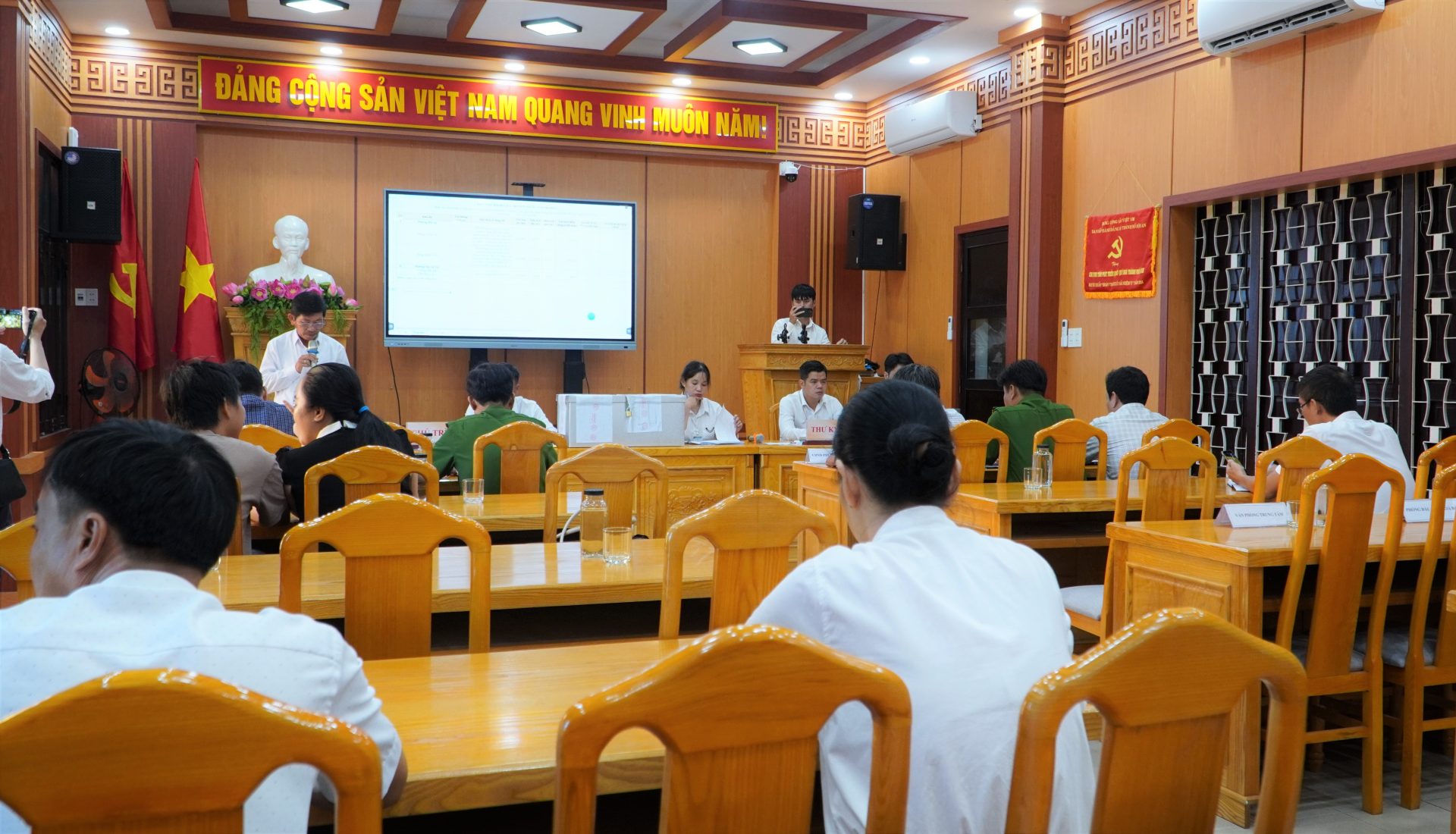 Trung tâm Phát triển quỹ đất thành phố Đà Nẵng xét duyệt hồ sơ cho thuê cơ sở nhà, đất ngắn hạn