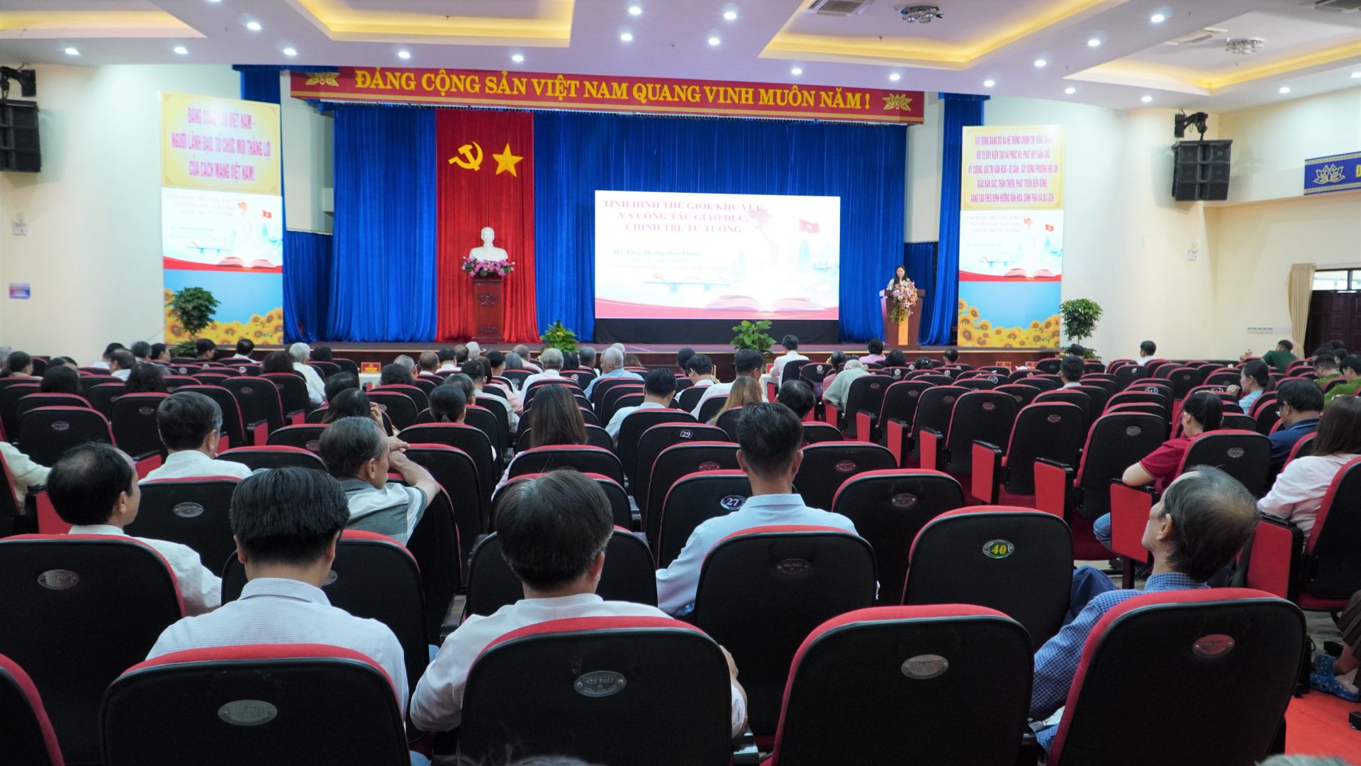 Đảng ủy phường Hội An triển khai các văn bản mới của Đảng và thông tin thời sự quý IV năm 2026